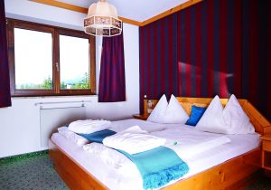 bedroom tschaneck - hotel hutter